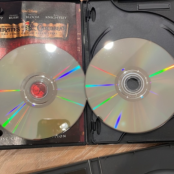 Pirates of the Caribbean dvd Disney - Picture 3 of 6